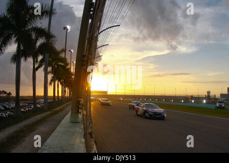 20 novembre 2010 - Homestead, Floride, États-Unis d'Amérique - Cole Whitt en bas de la zone de l'avant au cours de la série Nationwide de NASCAR Ford 300 à Homestead Miami Speedway à Homestead, Floride. (Crédit Image : © Ben Hicks/ZUMAPRESS.com) Southcreek/mondial Banque D'Images