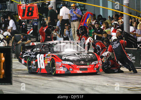 20 novembre 2010 - Homestead, Floride, États-Unis d'Amérique - Kyle Busch au cours des fosses la série NASCAR Nationwide Ford 300 à Homestead Miami Speedway à Homestead, Floride. (Crédit Image : © Ben Hicks/ZUMAPRESS.com) Southcreek/mondial Banque D'Images