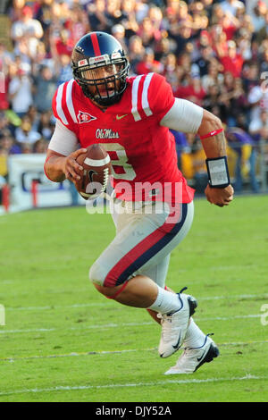 20 novembre 2010 - Baton Rouge, Louisiane, États-Unis d'Amérique - Jérémie Masoli # 8 de l'Université du Mississippi. LSU a défait l'Université du Mississippi 43 - 36 au Tiger Stadium le 20 novembre 2010 à Baton Rouge, Louisiane. (Crédit Image : © Stacy Revere/ZUMAPRESS.com) Southcreek/mondial Banque D'Images