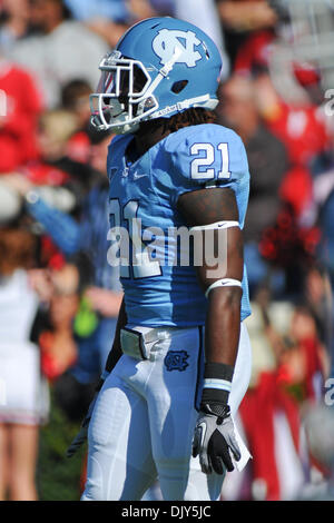 20 novembre 2010 - Chapel Hill, North Carolina, United States of America - North Carolina Tar Heels coffre Da'Norris Searcy (21). Etat de Caroline du Nord après la défaite de la moitié de la Caroline du Nord 29-25 dans le match au stade de Kenan à Chapel Hill en Caroline du Nord. (Crédit Image : © Anthony Barham/global/ZUMAPRESS.com) Southcreek Banque D'Images