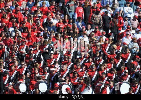 20 novembre 2010 - Chapel Hill, North Carolina, United States of America - North Carolina State Wolfpack band a l'air sur et à la vôtre. Etat de Caroline du Nord après la défaite de la moitié de la Caroline du Nord 29-25 dans le match au stade de Kenan à Chapel Hill en Caroline du Nord. (Crédit Image : © Anthony Barham/global/ZUMAPRESS.com) Southcreek Banque D'Images