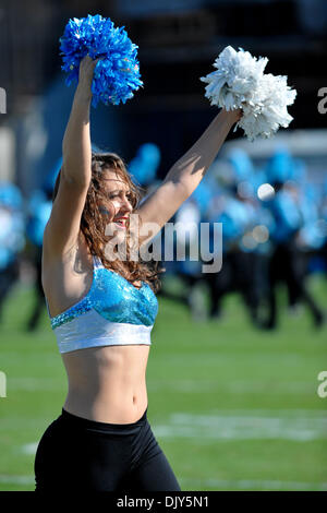 20 novembre 2010 - Chapel Hill, North Carolina, United States of America - North Carolina Tar Heels dancer préformes avant le match.Etat de Caroline du Nord après la défaite de la moitié de la Caroline du Nord 29-25 dans le match au stade de Kenan à Chapel Hill en Caroline du Nord. (Crédit Image : © Anthony Barham/global/ZUMAPRESS.com) Southcreek Banque D'Images