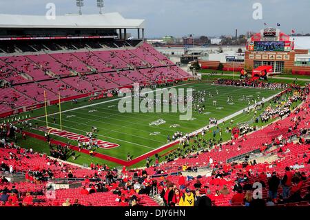 20 novembre 2010 - Louisville, Kentucky, États-Unis d'Amérique - Louisville Cardinals PaPa Johns Cardinal Stadium. West Virginia Mountaineers défait Louisville Cardinals 17 -10 à PaPa Johns Cardinal Stadium Louisville, Kentucky. (Crédit Image : © Scott Davis/ZUMAPRESS.com) Southcreek/mondial Banque D'Images