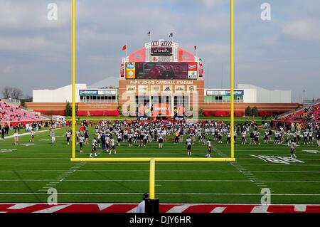 20 novembre 2010 - Louisville, Kentucky, États-Unis d'Amérique - Louisville Cardinals PaPa Johns Cardinal Stadium. West Virginia Mountaineers défait Louisville Cardinals 17 -10 à PaPa Johns Cardinal Stadium Louisville, Kentucky. (Crédit Image : © Scott Davis/ZUMAPRESS.com) Southcreek/mondial Banque D'Images