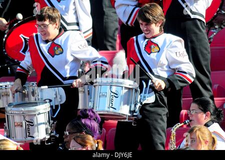 20 novembre 2010 - Louisville, Kentucky, États-Unis d'Amérique - Louisville Cardinals band pendant le jeu. West Virginia Mountaineers mène Louisville Cardinals 14 -10 à la mi PaPa Johns Cardinal Stadium Louisville, Kentucky. (Crédit Image : © Scott Davis/ZUMAPRESS.com) Southcreek/mondial Banque D'Images