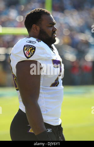 21 novembre, 2010 ; offensive Ravens de Baltimore s'attaquer à Michael d'autres (74) au stade Bank of America à Charlotte, NC. Score à la moitié est du Corbeau 17 - Caroline 3. Jim Dedmon/CSM(Image Crédit : © Jim Dedmon/Cal/ZUMAPRESS.com) Media Sport Banque D'Images