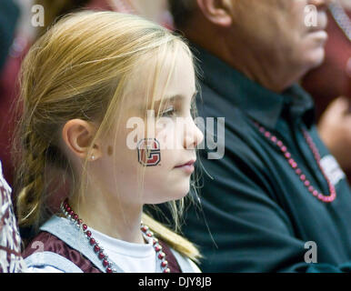 22 novembre 2010 - Durham, Caroline du Nord, États-Unis d'Amérique - Les jeunes équipes de ventilateur Colgate derrière son banc. 110-58 Colgate bat Duke à Cameron Indoor Stadium Durham NC (Image Crédit : © Mark Abbott Global/ZUMAPRESS.com)/Southcreek Banque D'Images