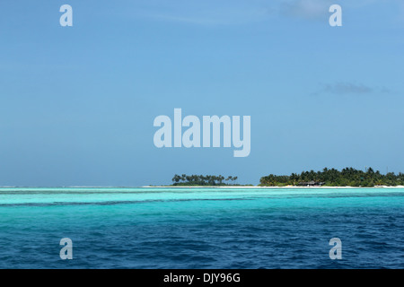 Fun Island (Bodufinolhu), vue à partir de l'eau, South Male Atoll, Maldives Banque D'Images