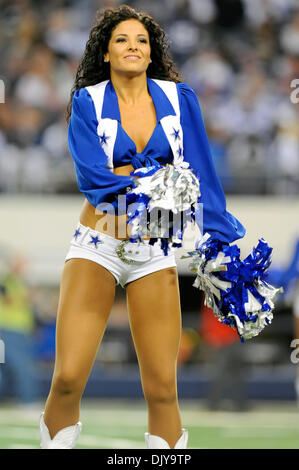 25 nov., 2010 - Arlington, Texas, United States of America - Dallas Cowboys cheerleaders pendant le jeu comme la Nouvelle Orleans Saints revenir à vaincre les Dallas Cowboys 30-27 au Cowboys Stadium à Arlington, au Texas. (Crédit Image : © Steven Leija/global/ZUMAPRESS.com) Southcreek Banque D'Images