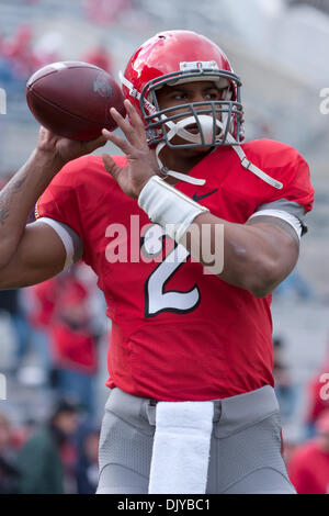 Le 27 novembre 2010 - Columbus, Ohio, États-Unis d'Amérique - Ohio State Buckeyes quarterback Terrelle Pryor (2) se réchauffe avant le match contre le Michigan Wolverines joué au stade de l'Ohio à Columbus, Ohio. (Crédit Image : © Frank Jansky/global/ZUMAPRESS.com) Southcreek Banque D'Images