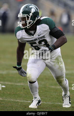 Le 27 novembre 2010 - University Park, Pennsylvania, United States of America - Michigan State Spartans secondeur Greg Jones (53) au cours de l'action de jeu au stade Beaver à University Park, Pennsylvania. (Crédit Image : © Alex Cena/ZUMAPRESS.com) Southcreek/mondial Banque D'Images