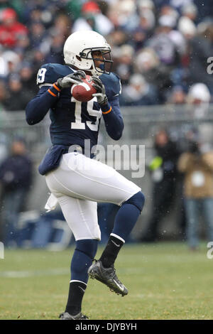 Le 27 novembre 2010 - University Park, Pennsylvania, United States of America - Penn State Nittany Lions wide receiver Justin Brown (19) au cours de l'action de jeu au stade Beaver à University Park, Pennsylvania. (Crédit Image : © Alex Cena/ZUMAPRESS.com) Southcreek/mondial Banque D'Images