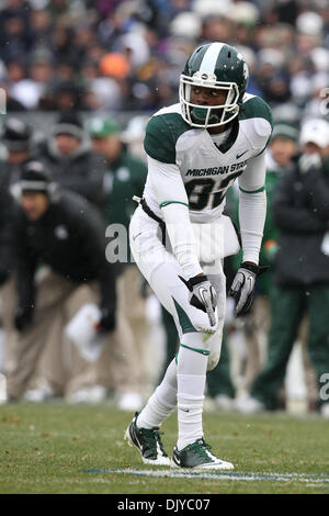 Le 27 novembre 2010 - University Park, Pennsylvania, United States of America - Michigan State Spartans wide receiver Keshawn Martin (82) au cours d'action de jeu au stade Beaver à University Park, Pennsylvania. (Crédit Image : © Alex Cena/ZUMAPRESS.com) Southcreek/mondial Banque D'Images