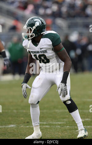 Le 27 novembre 2010 - University Park, Pennsylvania, United States of America - Michigan State Spartans secondeur Chris Norman (10) au cours de l'action de jeu au stade Beaver à University Park, Pennsylvania. (Crédit Image : © Alex Cena/ZUMAPRESS.com) Southcreek/mondial Banque D'Images