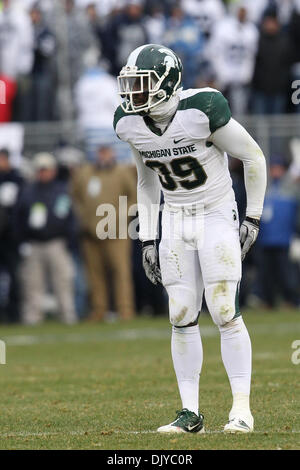 Le 27 novembre 2010 - University Park, Pennsylvania, United States of America - Michigan State Spartans coffre Trenton Robinson (39) pendant un match au stade Beaver à University Park, Pennsylvania. (Crédit Image : © Alex Cena/ZUMAPRESS.com) Southcreek/mondial Banque D'Images