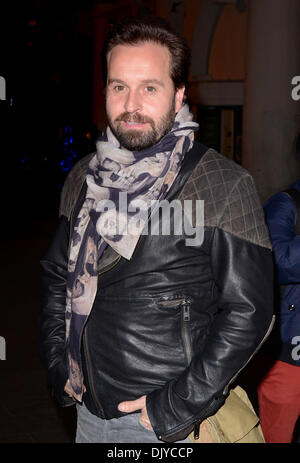 Londres, Royaume-Uni. 30Th Nov 2013. Alfie Boe arrive à Leicester Square Theatre, Londres, pour "Harry tondent Maison de vacances "Sing-Along"' . Credit : KEITH MAYHEW/Alamy Live News Banque D'Images