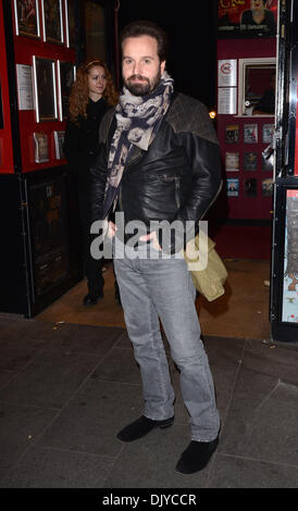 Londres, Royaume-Uni. 30Th Nov 2013. Alfie Boe arrive à Leicester Square Theatre, Londres, pour "Harry tondent Maison de vacances "Sing-Along"' . Credit : KEITH MAYHEW/Alamy Live News Banque D'Images