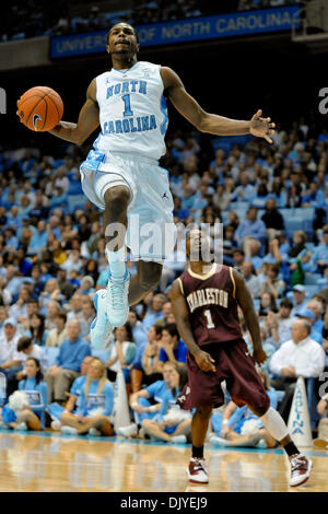 28 novembre 2010 - Chapel Hill, North Carolina, États-Unis - North Carolina Tar Heels guard DEXTER STRICKLAND vole au panier contre Charleston au centre Dean Smith. Caroline du Nord a gagné 74-69. (Crédit Image : © Anthony Barham/global/ZUMAPRESS.com) Southcreek Banque D'Images