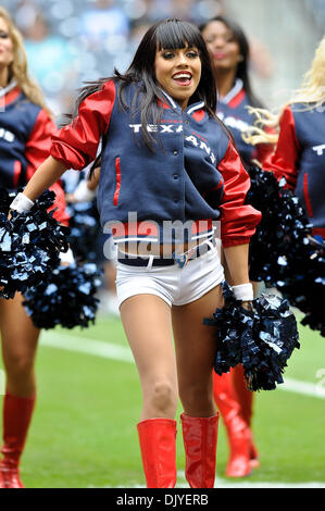 28 novembre 2010 - Houston, Texas, États-Unis d'Amérique - membres de la Cheerleaders Houston Texans effectuer pendant le jeu entre le et le Houston Texans Tennessee Titans. Les Texans exclus les Titans 20-0. (Crédit Image : © Jerome Miron/ZUMAPRESS.com) Southcreek/mondial Banque D'Images