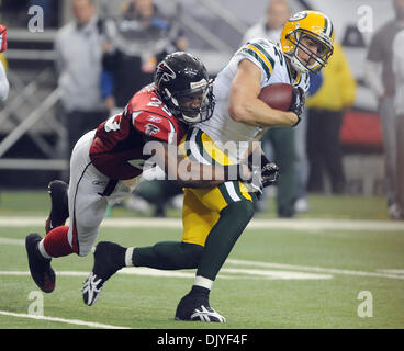 Le 29 novembre 2010 - Atlanta, Géorgie, États-Unis - Green Bay Packers wide receiver JORDY NELSON (# 87) est abordé par Atlanta Falcons coffre WILLIAM MOORE (# 25) au Georgia Dome. Les Falcons défait les packers 20-17. (Crédit Image : © Erik Lesser/ZUMAPRESS.com) Banque D'Images