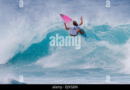 02 déc., 2010 - Haleiwa, Hawaii, USA - COCO HO (HAW), Oahu (photo) a terminé deuxième à la O'Neill World Cup of Surfing à Sunset Beach, Oahu, Hawaii aujourd'hui après avoir été battu par Tyler Wright (AUS) en finale. Ho voit son résultat de l'année fini 7e dans l'ensemble, rendre sa première finale de la saison devant son public à sa rupture locale de Sunset Beach.Les Cars Cr Triple Banque D'Images