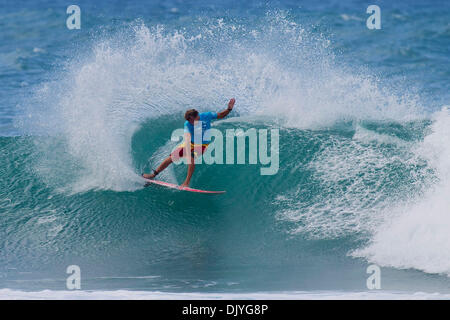 02 déc., 2010 - Haleiwa, Hawaii, USA - GRANGER LARSEN (Maui, HAW) (photo) a terminé troisième à la O'Neill World Cup of Surfing à Sunset Beach d'Oahu aujourd'.Larsen a été défait par event winner Raoni Monteiro (BRA) et runner up Julian Wilson (AUS). (Crédit Image : © Kirstin Scholtz/ASP/ZUMAPRESS.com)-Images couverts Banque D'Images