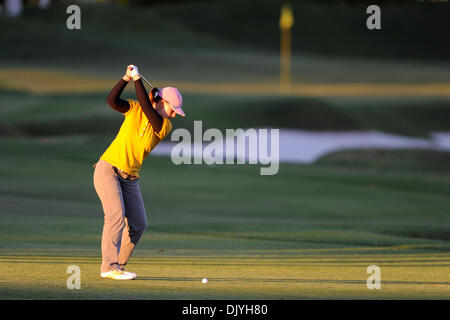 2 décembre 2010 - Orlando, Floride, États-Unis d'Amérique - Karine de la France : Nous pourrons ainsi prendre but à la 18e vert pendant le premier tour de l'action à la LPGA Championship à Grand Cypress Golf Club à Orlando, (Image Crédit : © Brad Barr/ZUMAPRESS.com) Southcreek/mondial Banque D'Images