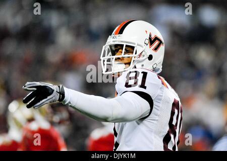 4 décembre 2010 - Charlotte, Caroline du Nord, États-Unis d'Amérique - Virginia Tech Hokies wide receiver Jarrett Boykin (81) breaks the huddle pendant la deuxième moitié de l'action. Virginia Tech bat Florida State 44-33 au stade Bank of America à Charlotte en Caroline du Nord. (Crédit Image : © Anthony Barham/global/ZUMAPRESS.com) Southcreek Banque D'Images