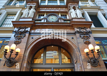 Macy's, le plus grand magasin et boutique entrée privée , New York. Nord Banque D'Images