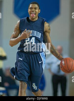 4 décembre 2010 - Newark, Delaware, United States of America - La Old Dominion Guard (# 24) Kent Bazemore pendant l'action de jeu. Les Poules bleu défait la Old Dominion 75-67 au Centre le Bob Carpenter à Newark...les poules sont 3-2 et fera face à Hampton suivant. (Crédit Image : © Saquan Stimpson/global/ZUMAPRESS.com) Southcreek Banque D'Images