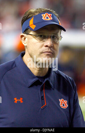 4 décembre 2010 - Atlanta, Al, États-Unis d'Amérique - Auburn de coordonnateur offensif Gus Malzahn avant le match de football du championnat SEC entre Caroline du Sud et Auburn. Auburn battu Caroline du Sud 56-17, au Georgia Dome, à devenir le SEC des Champions. (Crédit Image : © Jason Clark/ZUMAPRESS.com) Southcreek/mondial Banque D'Images