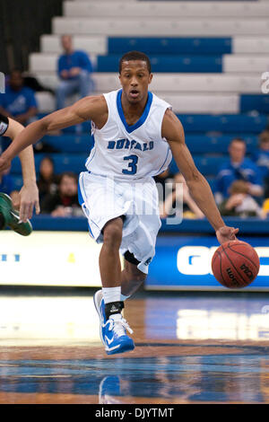 11 déc., 2010 - Buffalo, New York, États-Unis d'Amérique - Buffalo Bulls guard Jarod Oldham (# 3) en action lors d'un match contre les Phoenix de Green Bay à Alumni Arena. Buffalo a gagné le match 78-64. (Crédit Image : © Mark Konezny/ZUMAPRESS.com) Southcreek/mondial Banque D'Images