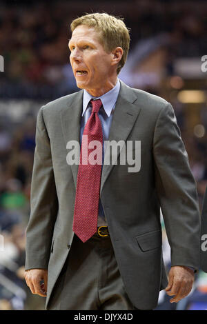 11 déc., 2010 - South Bend, Indiana, États-Unis d'Amérique - 1568 à l'entraîneur-chef Mark pendant peu de jeu de basket-ball de NCAA entre 1568 et Notre Dame. La Cathédrale Notre Dame Fighting Irish défait les Bulldogs de Gonzaga 83-79 en match à Purcell Pavilion à Joyce Center à South Bend, Indiana. (Crédit Image : © John Mersits/ZUMAPRESS.com) Southcreek/mondial Banque D'Images