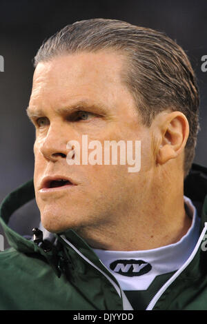 Le 12 décembre 2010 - East Rutherford, New Jersey, United States of America - Entraîneur adjoint de la ligne offensive Bill Callahan avant l'AFC East se rencontreront entre les dauphins de Miami et les New York Jets au New Meadowlands Stadium à East Rutherford, New Jersey à la mi-temps de New York Miami mène 10 à 3. (Crédit Image : © Brooks von Arx/global/ZUMAPRESS.com) Southcreek Banque D'Images