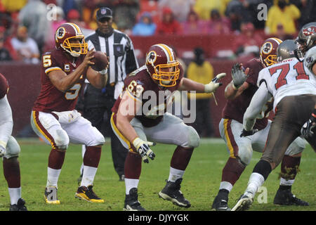 Le 12 décembre 2010 - Landover, Maryland, United States of America - NFL FedEx Field action de jeu, score final ; Buccaneers 17 16 Redskins (crédit Image : © Roland Pintilie/ZUMAPRESS.com) Southcreek/mondial Banque D'Images