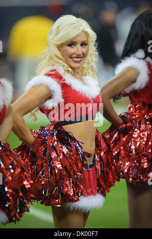 13 déc 2010 - Houston, Texas, États-Unis d'Amérique - membre de la Houston Texans Cheerleaders effectue pendant le jeu entre les Houston Texans et les Ravens de Baltimore. Les Ravens défait les Texans 34-28 en prolongation. (Crédit Image : © Jerome Miron/ZUMAPRESS.com) Southcreek/mondial Banque D'Images