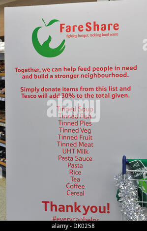 Soho, London, UK. 1er décembre 2013. Un point de collecte à l'échelle nationale pour Tesco Fareshare de collecte de denrées alimentaires pour fournir des secours alimentaires d'autres habitants locaux en crise, qui aura lieu le 29, 30 novembre et 1er décembre. Banque D'Images