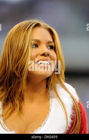 19 déc., 2010 - Arlington, Texas, United States of America - Dallas Cowboys cheerleaders dans leurs tenues au cours de l'action de santa jeu comme les Dallas Cowboys vaincre les Redskins de Washington 33-30 au Cowboys Stadium à Arlington, au Texas. (Crédit Image : © Steven Leija/global/ZUMAPRESS.com) Southcreek Banque D'Images