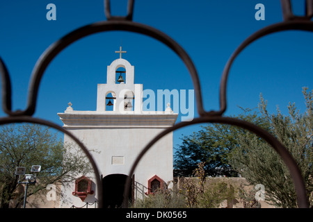 Arizona, Tuscon. Maure historique, Byzantine et le style mexicain Franciscan mission San Xavier del Bac, ch. 1783 à 1797. Banque D'Images