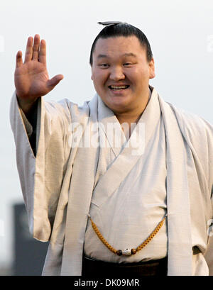 26 déc 2010 - Chiba, Japon - Grand champion lutteur de Sumo HAKUHOU célèbre après avoir remporté la 55thÃŠArima MemorialÃŠat Nakayama racecourse sur Décembre 26, 2010 in Japon, Funabashi. (Crédit Image : © Shugo Takemi/Jana Press/ZUMAPRESS.com) Banque D'Images