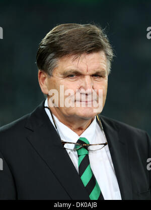 Moenchengladbach, Allemagne. 06Th Nov, 2013. L'ancien entraîneur Moenchengladbach Hans Meyer avant le match de football Bundesliga Borussia Moenchengladbach vs SC Fribourg au Borussia-Park Mönchengladbach dans. Dpa : Crédit photo alliance/Alamy Live News Banque D'Images