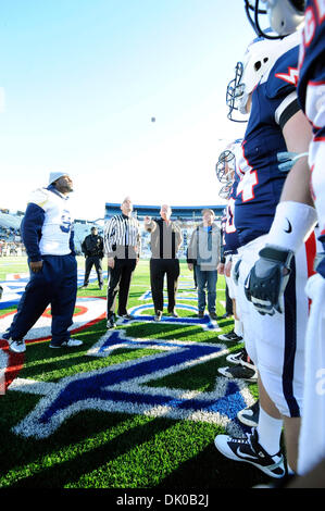 27 déc., 2010 - Shreveport, Louisiane, États-Unis - le tirage au sort avant le coup d'envoi que l'Air Force Falcons doit affronter le Georgia Tech Yellow Jackets dans le 2010 Advocare V100 au stade de l'indépendance Indépendance Bol à Shreveport, en Louisiane. (Crédit Image : © Steven Leija/global/ZUMAPRESS.com) Southcreek Banque D'Images