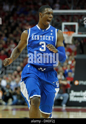 Le 31 décembre 2010 - Louisville, Kentucky, USA - Kentucky Wildcats avant Terrence Jones (3) a célébré un UK run dans la première moitié comme # 11 #  22 Louisville Kentucky joué le vendredi 31 décembre 2010 à Louisville, KY. Photo par Mark Cornelison | Personnel. (Crédit Image : © Lexington Herald-Leader/ZUMAPRESS.com) Banque D'Images