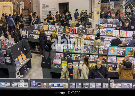Récemment ouvert, le Rough Trade Paris record store dans le quartier de Williamsburg Brooklyn à New York Banque D'Images