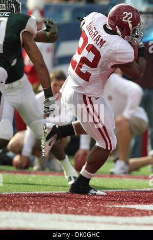 1 janvier 2011 - Orlando, Floride, Etats-Unis - Alabama Crimson Tide running back Mark Ingram (22) s'exécute dans pour un autre score contre Michigan State.Alabama mène à la mi-temps 28-0. (Crédit Image : © Jim Dedmon/ZUMAPRESS.com) Southcreek/mondial Banque D'Images