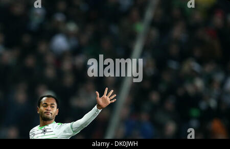 Moenchengladbach, Allemagne. 06Th Nov, 2013. De Moenchengladbach Raffael cheers son 1-0 but durant le match de football Bundesliga Borussia Moenchengladbach vs SC Fribourg au Borussia-Park Crédit : © AFP PHOTO alliance/Alamy Live News Banque D'Images