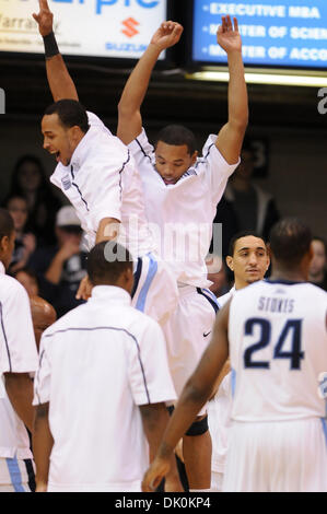 2 janvier 2011 - Villanova, New York, États-Unis - Villanova guard Dominic joue (23) et garde Villanova Corey Fisher (10) au cours de l'introduction du jeu. 37-33 Rutgers mène à Vilanova est le premier grand match de la saison. Dans un jeu joué à l'Pavillion de Villanova, Mississippi (crédit Image : © Mike Southcreek human life by Sylvester Graham/global/ZUMAPRESS.com) Banque D'Images