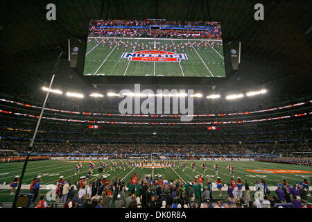 Le 7 janvier, 2011 - Arlington, Texas, United States of America - Rangerettes arborant une routine. Le # 11 LSU Tigers à l'encontre de l'# 18 Texas A&M Aggies 41-24 dans l'AT&T 2010 Cotton Bowl à Dallas Cowboys Stadium à Arlington, au Texas. (Crédit Image : © Anthony Vasser/ZUMAPRESS.com) Southcreek/mondial Banque D'Images