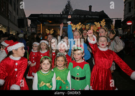 Bromley, Royaume-Uni. 1er décembre 2013. Santas little aides à Bromley High Street. Credit : Keith Larby/Alamy Live News Banque D'Images