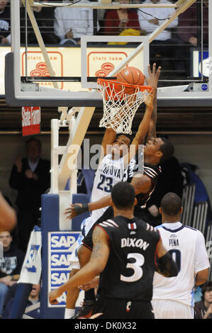 9 janvier 2011 - Villanova, New York, États-Unis - Villanova guard Dominic joue (23) dunks la balle pendant une action de jeu. Dans une bataille d'une paire de haut 25 équipes Villanova battu Cincinnati 72-61dans un jeu joué à l'Pavillion de Villanova, Mississippi (crédit Image : © Mike Southcreek human life by Sylvester Graham/global/ZUMAPRESS.com) Banque D'Images